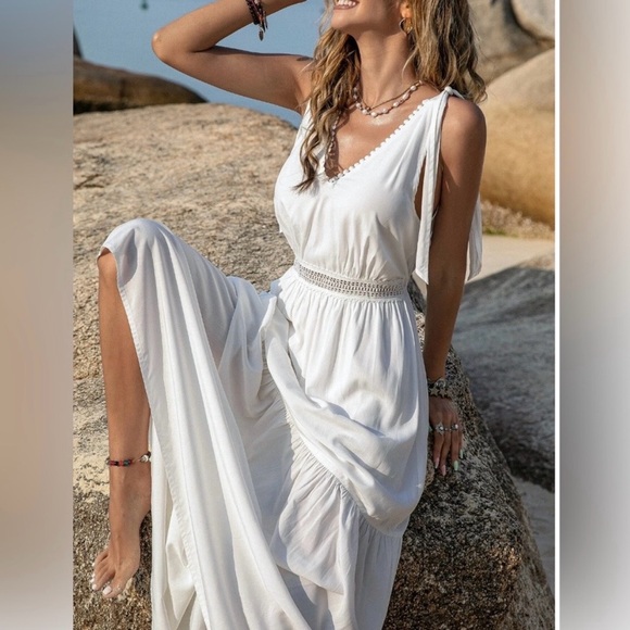 Boutique | White Boho Lace Trim Knot Shoulder Ruffle Hem Cami Dress | Size L - Picture 2 of 4